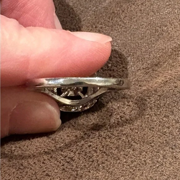 Fashion Ring in silver tone never worn Women’s size 9 - Picture 4 of 7